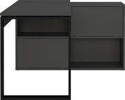 Moderner Winkelschreibtisch in dunklem Design, frontal betrachtet, mit offenen Regalfächern und stabilem Metallrahmen.