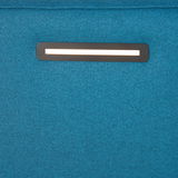 Nahaufnahme eines blauen Boxspringbetts mit integrierter Beleuchtung im Kopfteil.