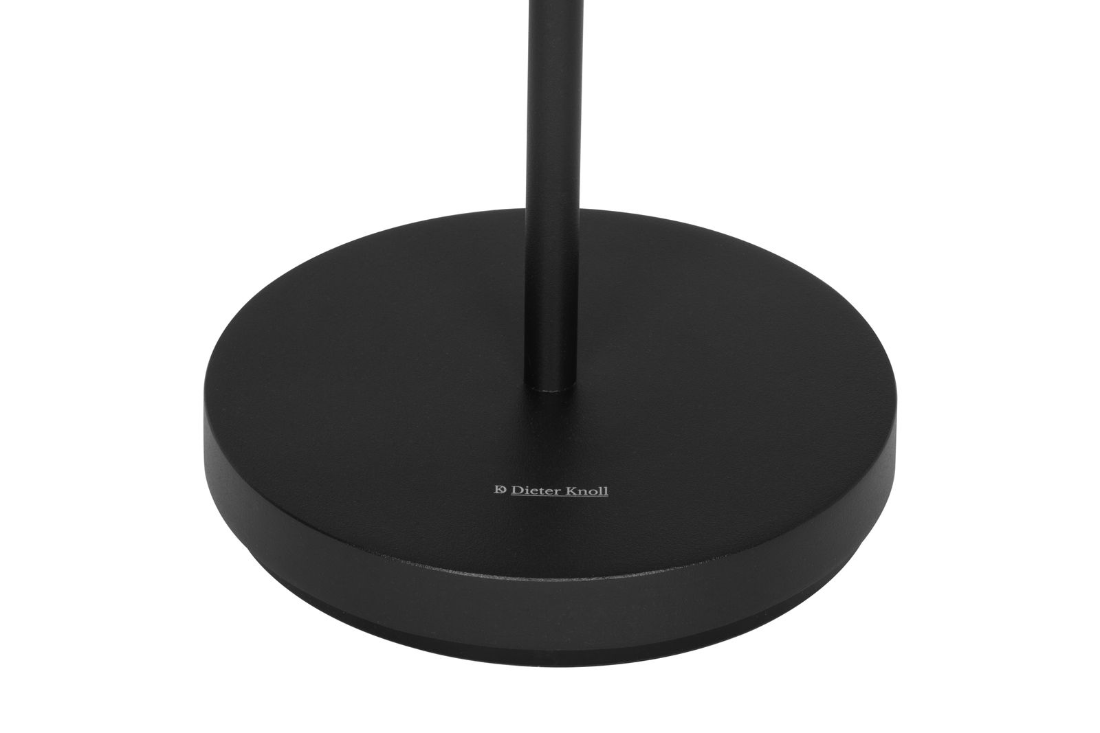 Nahaufnahme des Sockels einer schwarzen Akku-Stehleuchte von Dieter Knoll, von oben betrachtet.