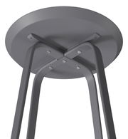 Unteransicht eines grauen Beistelltisches mit Metallbeinen und runder Tischplatte.