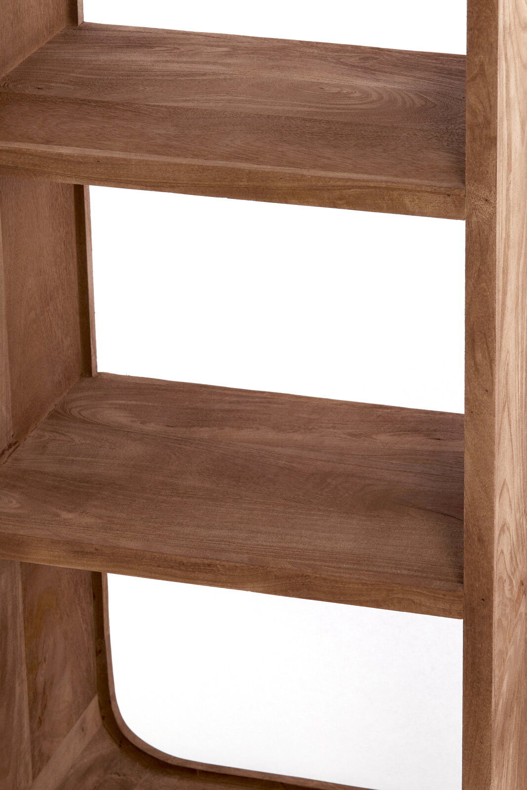 Light&Living Standregal DANE Nahaufnahme eines hölzernen Standregals mit zwei Regalböden, seitliche Perspektive