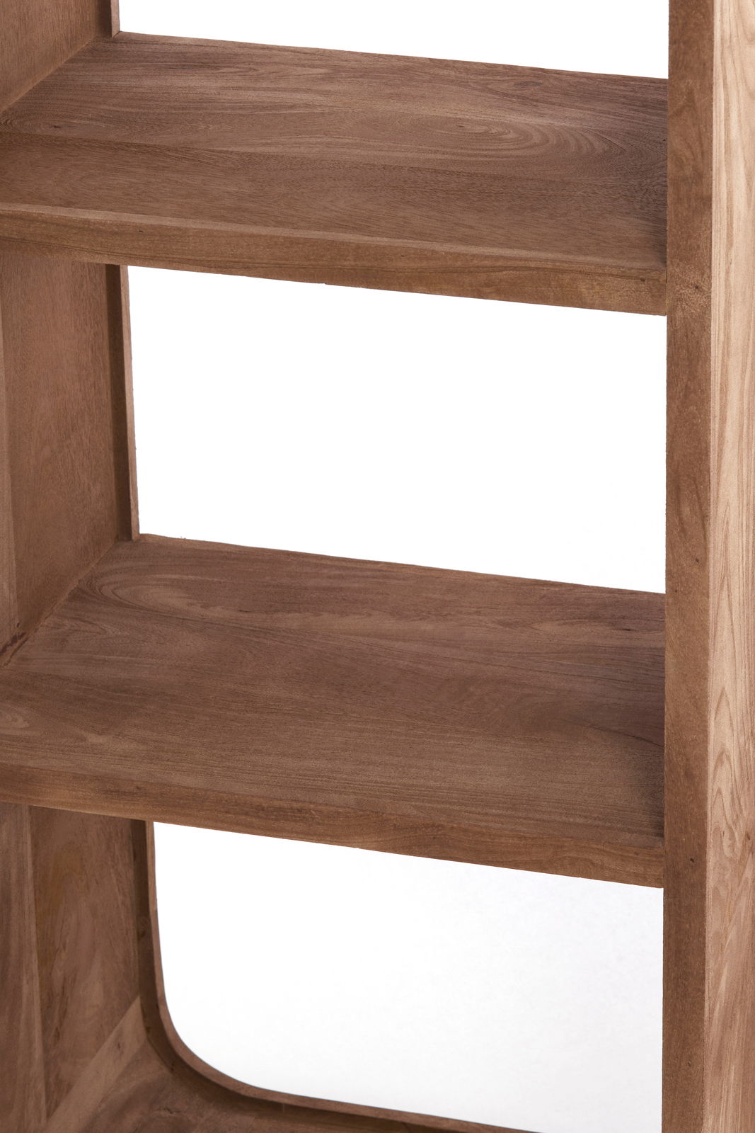 Light&Living Standregal DANE Nahaufnahme eines hölzernen Standregals mit zwei Regalböden, seitliche Perspektive