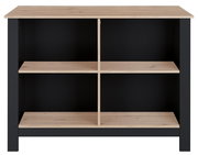 Kücheninsel mit schwarzem Rahmen und naturbelassenen Holzregalen, frontal betrachtet.