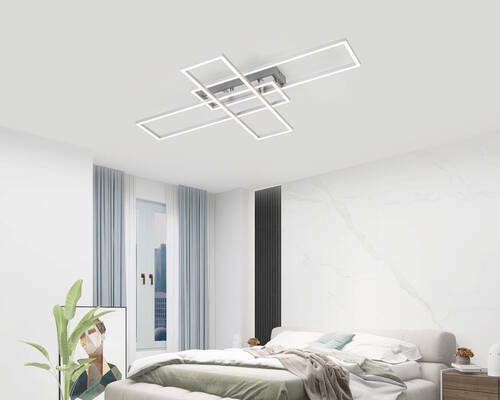 Moderne LED-Deckenleuchte in geometrischem Design, installiert in einem stilvollen Schlafzimmer, aus der Perspektive von unten betrachtet.