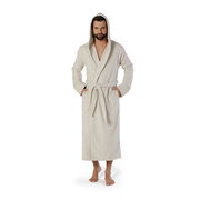 Mann in beigem Kapuzenbademantel, Vorderansicht