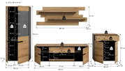 Bemaßte Darstellung eines Wohnzimmersets in Eiche-Optik mit schwarzen Akzenten: hoher Vitrinenschrank, TV-Lowboard, Wandpaneel mit zwei Ablagen und Kommode; gezeigt in Frontansicht mit teils geöffneter Tür/Schubladen sowie Seitenansichten und Maßangaben.