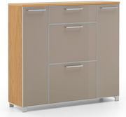 Moderner Schuhschrank mit Holzoptik und grauen Fronten, seitliche Perspektive