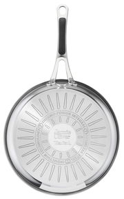 Ansicht von oben auf die Unterseite einer Bratpfanne Jamie Oliver Cook 2 mit Edelstahlboden und Thermo-Fusion Technologie.