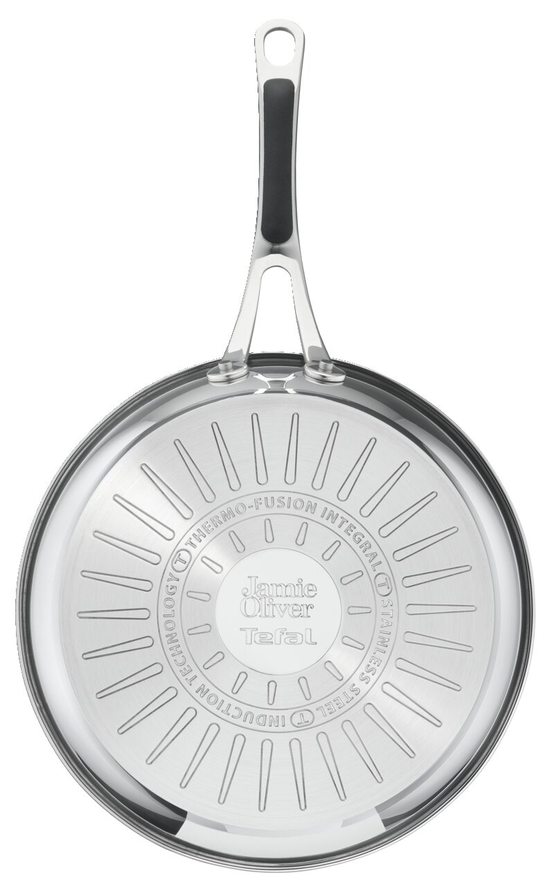Ansicht von oben auf die Unterseite einer Bratpfanne Jamie Oliver Cook 2 mit Edelstahlboden und Thermo-Fusion Technologie.