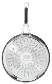 Ansicht von oben auf die Unterseite einer Bratpfanne Jamie Oliver Cook 2 mit Edelstahlboden und Thermo-Fusion Technologie.