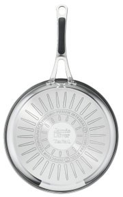 Bovenaanzicht van de onderkant van een koekenpan Jamie Oliver Cook 2 met roestvrijstalen bodem en Thermo-Fusion-technologie.