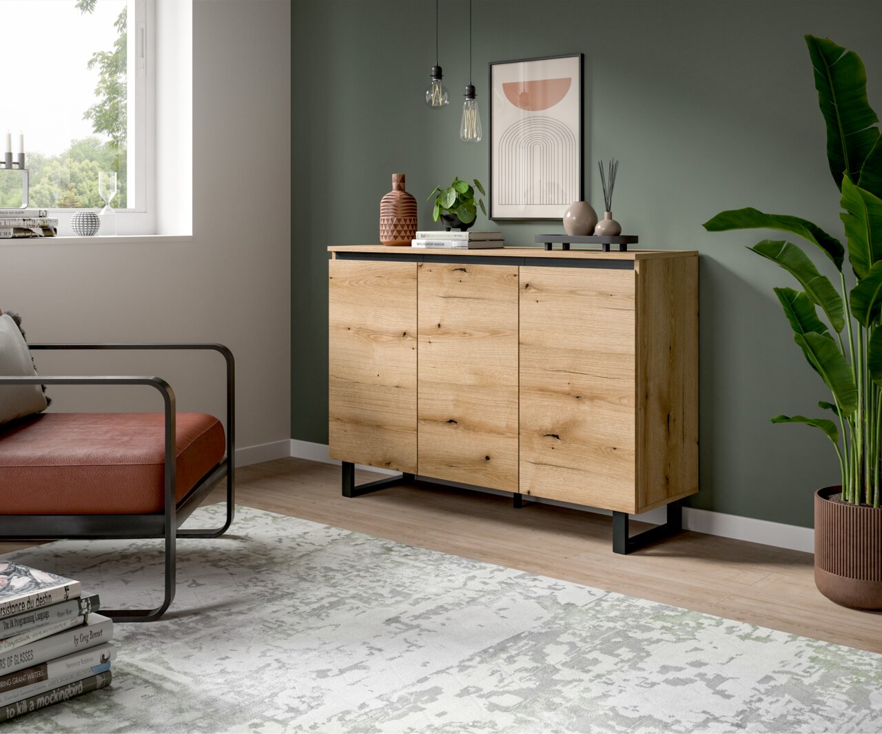 Modernes Sideboard aus Holz mit drei Türen, in einem stilvoll eingerichteten Wohnzimmer, seitliche Perspektive.