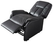 Schwarzer Einzelsessel in Liegeposition, seitliche Perspektive