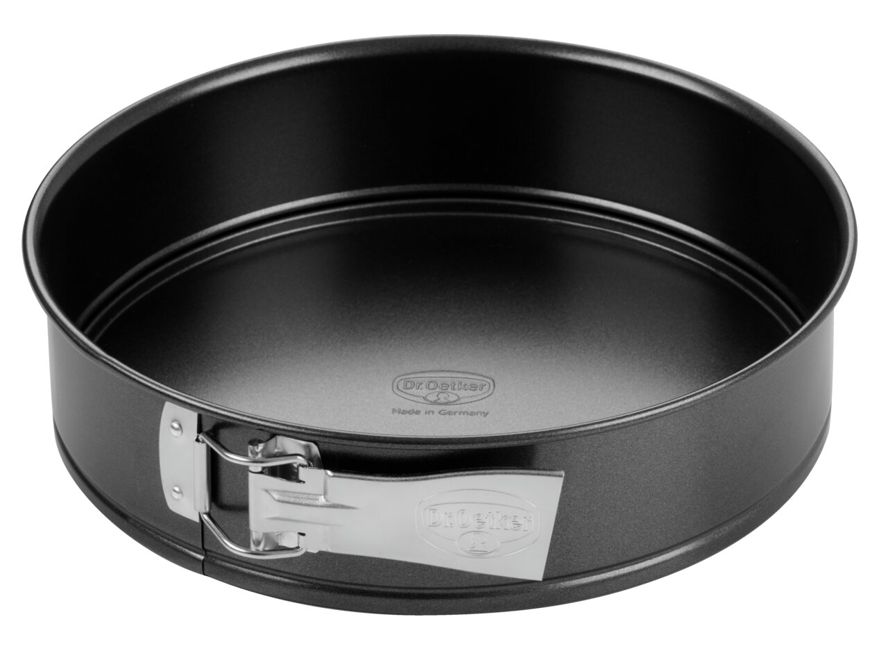Dr. Oetker Springform 24cm aus der Serie BACKFREUDE, schwarze Antihaftbeschichtung, seitliche Perspektive mit geöffneter Verschlussklammer