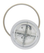 Runde LED-Deckenleuchte mit weißem Gehäuse und goldfarbenem Ring, Rückansicht/Unterseite mit Montagebügel und Treiber vor weißem Hintergrund