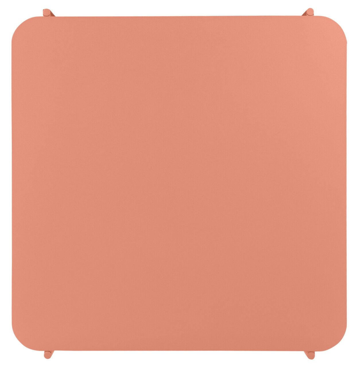 Vogelperspektive auf einen quadratischen, korallenfarbenen Beistelltisch mit abgerundeten Ecken.