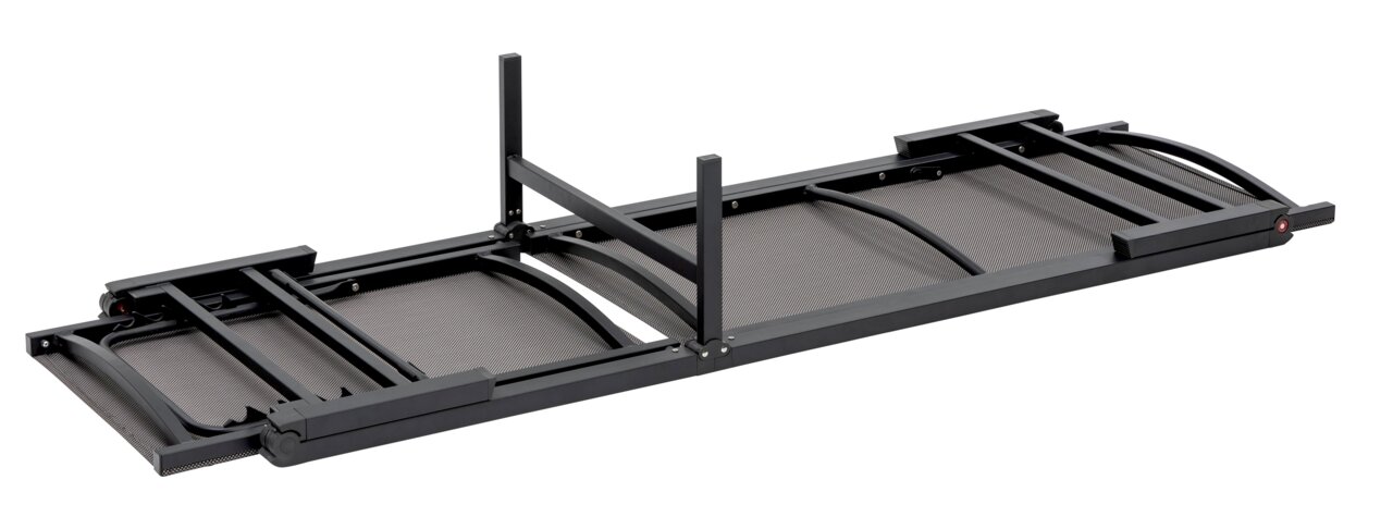 Zusammengeklappte Gartenliege aus Metall, seitliche Perspektive