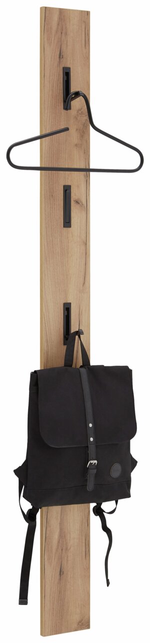 Voleo Garderobepaneel RIO Houten kapstokpaneel met drie zwarte haken waaraan een zwarte rugzak en een kleerhanger hangen. Vooraanzicht.