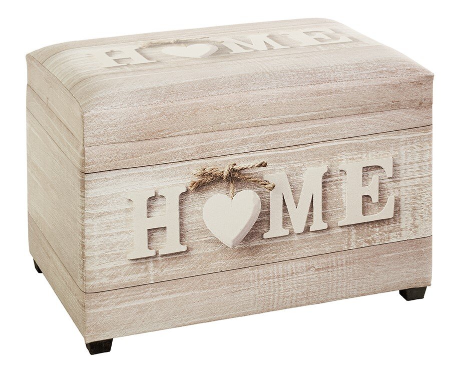 Dekorative Holztruhe im Shabby-Chic in heller Holzoptik mit Schriftzug „HOME“ und Herzmotiv, mit kleinem Juteband, freigestellt auf weißem Hintergrund, aus schräger Frontansicht von vorne links