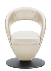 Moderner cremefarbener Sessel mit runder Rückenlehne und schwarzem Sockel, Frontalansicht.