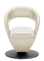 Moderner cremefarbener Sessel mit runder Rückenlehne und schwarzem Sockel, Frontalansicht.