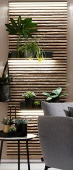 Schöner Wohnen Lamellen-Paneel YONNA Lamellen-Paneel mit Pflanzen und Beleuchtung, seitliche Perspektive