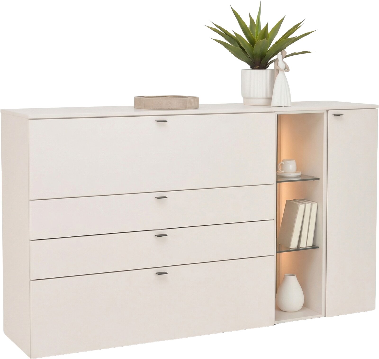 Witte moderne dressoir/commode met vier brede lades, open verlichte vakken met glazen planken en een rechter kastdeur, met decoratie bovenop; frontale aanzicht.