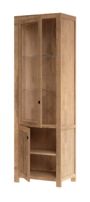 Holzvitrine mit Glastüren und einem offenen Fach, seitliche Perspektive