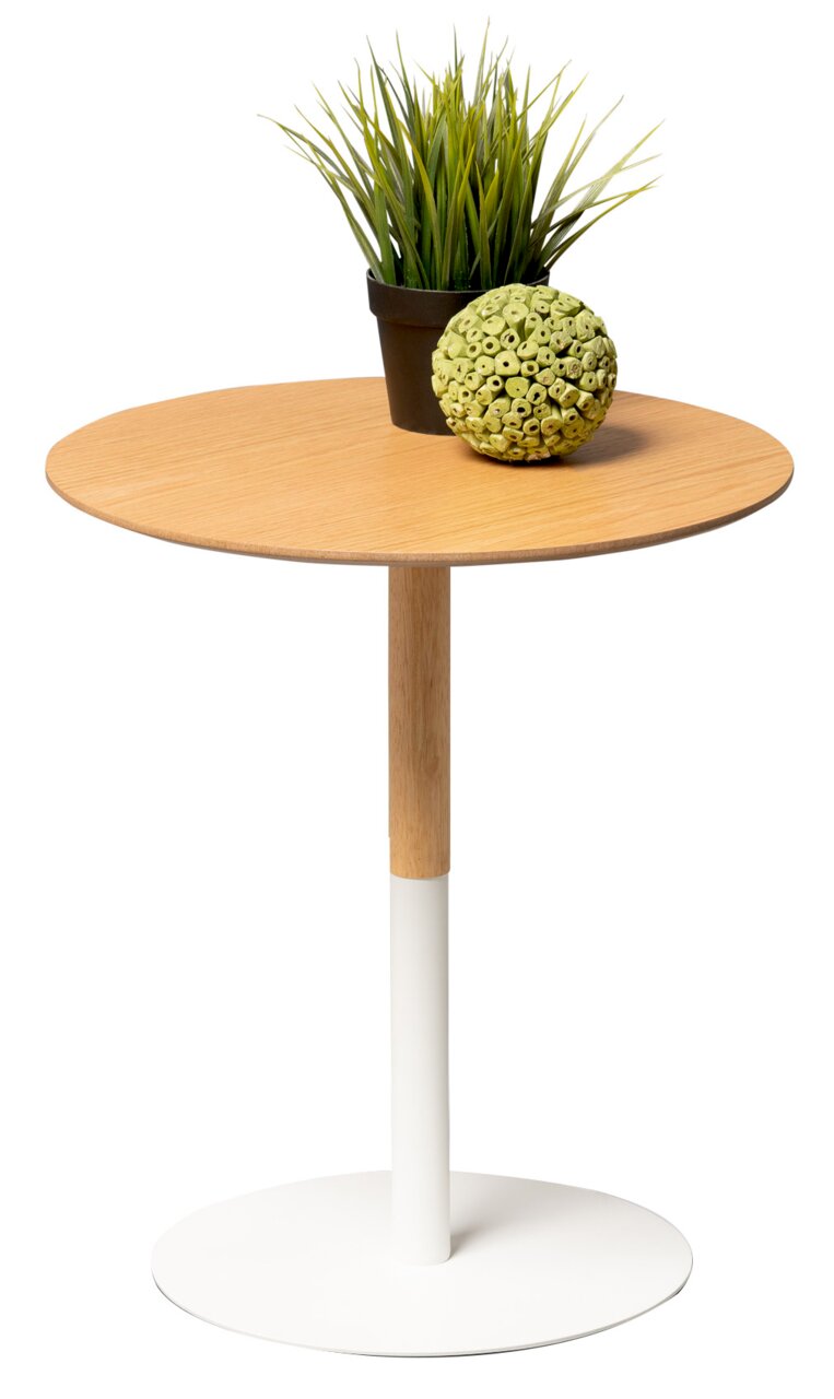 Ronde bijzettafel met houten blad en wit metalen onderstel, versierd met een plant en een groene bol, gezien vanuit de zijkant.