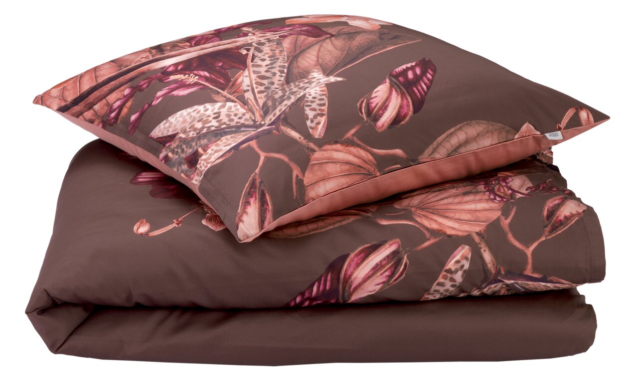 Satin-Bettwäsche 135x200 cm mit floralem Muster in Brauntönen, seitliche Perspektive