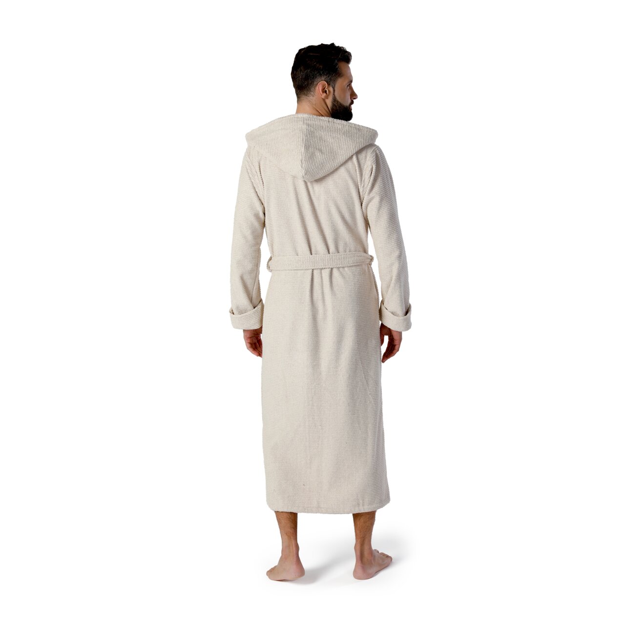 Rückansicht eines cremefarbenen Kapuzenbademantels in Größe S, getragen von einer Person.