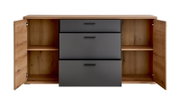 Moderne Sideboard-Kommode aus Holz mit zwei geöffneten Flügeltüren, seitlichen Regalfächern und drei grauen Schubladen in der Mitte, Frontansicht auf weißem Hintergrund