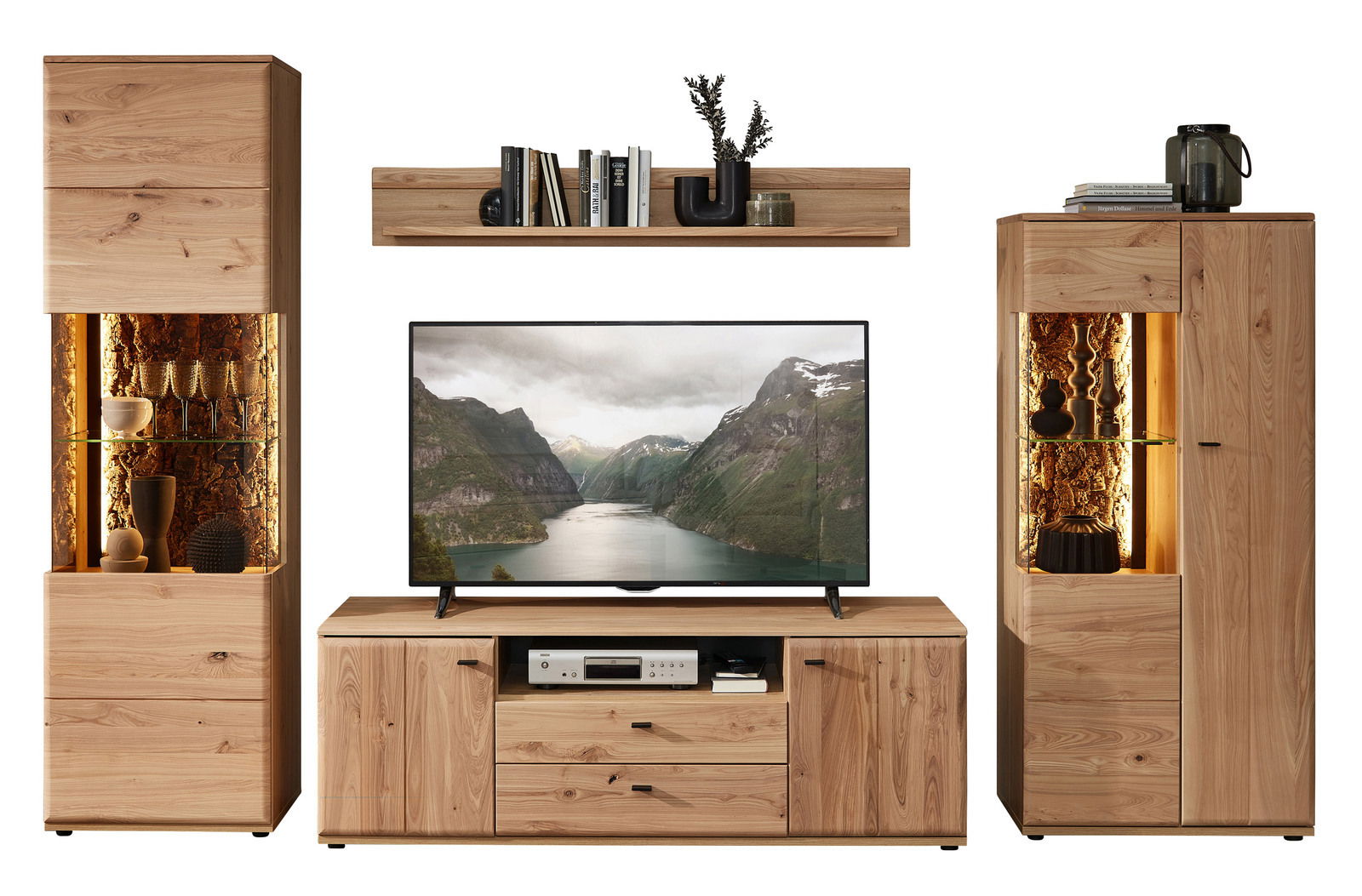 Cantus Wandkombination CALMERA Wandkombination aus Holz mit zwei Vitrinen, einem TV-Schrank und einem Wandregal, frontal betrachtet.