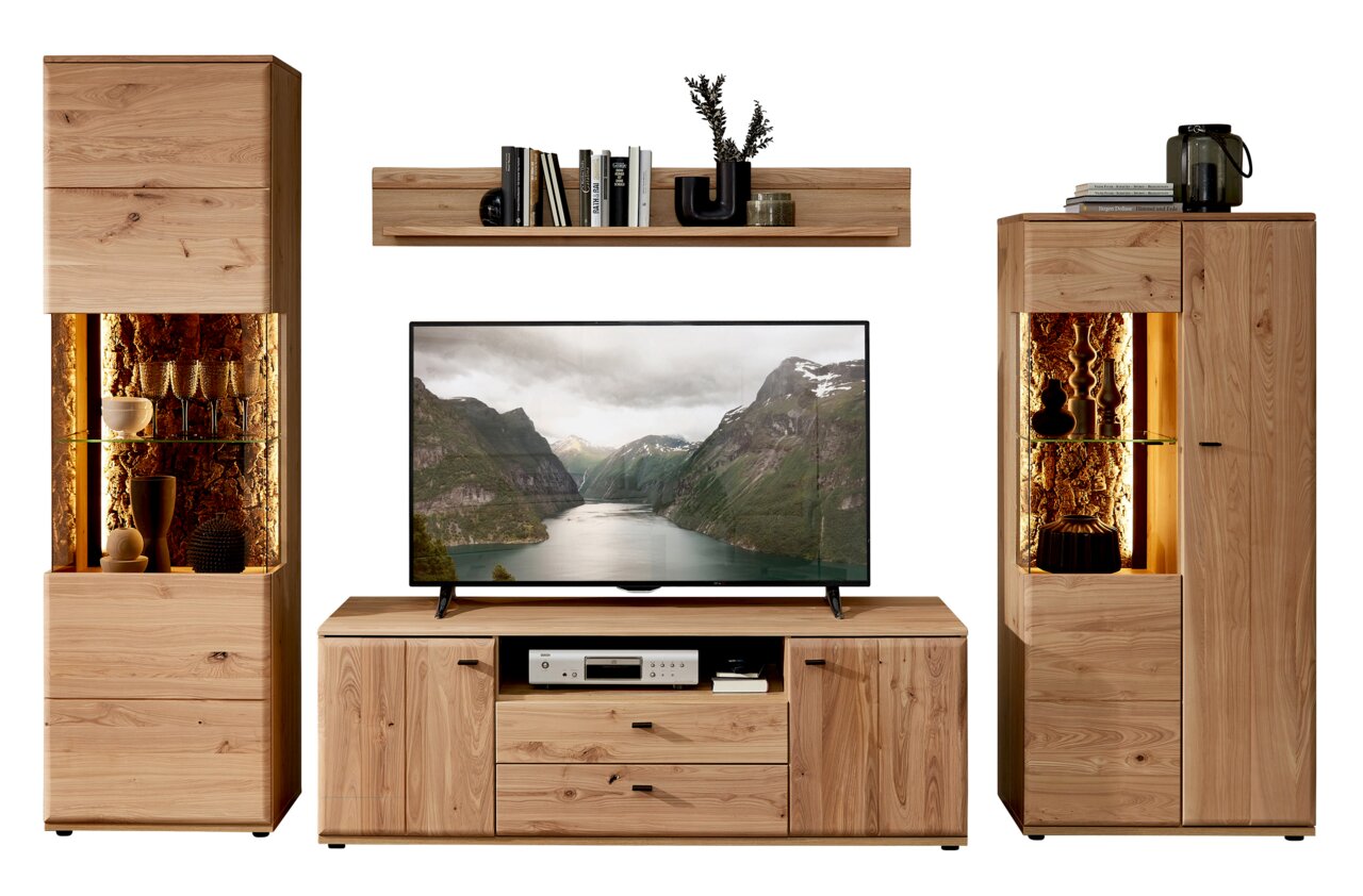 Wandkombination aus Holz mit zwei Vitrinen, einem TV-Schrank und einem Wandregal, frontal betrachtet.