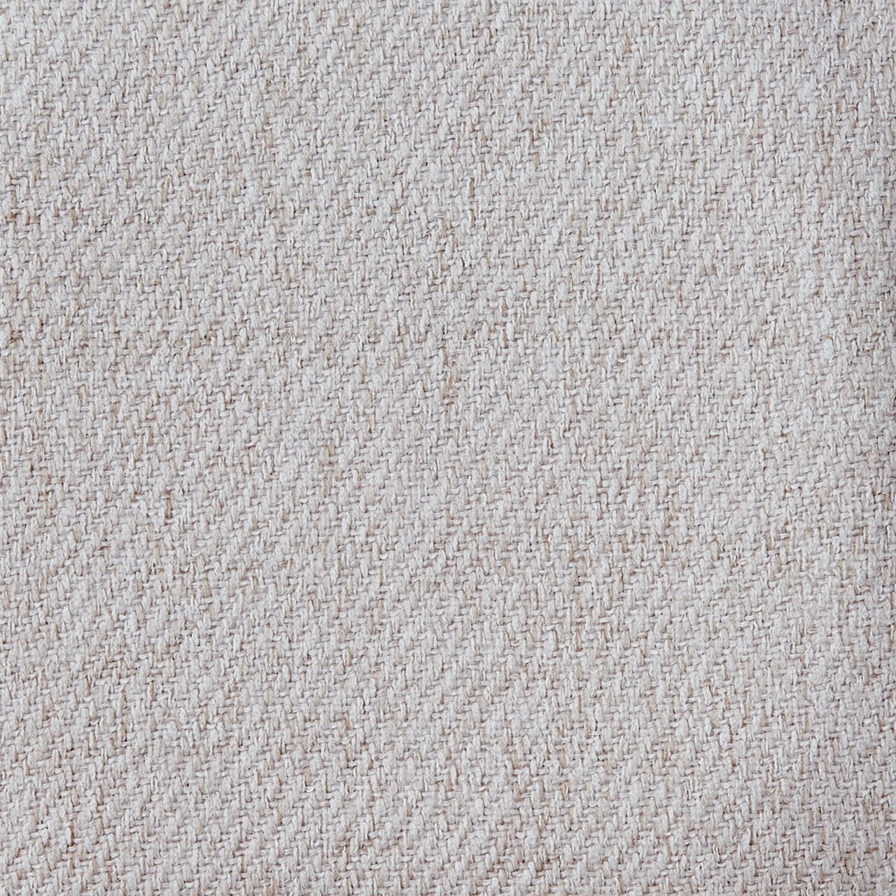 Close-up van een beige stofpatroon met een diagonaal weefpatroon.