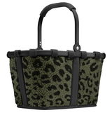 Kleiner Einkaufskorb mit schwarzem Griff und grün-schwarzem Leopardenmuster, seitliche Perspektive