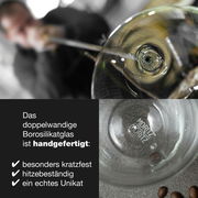 Handgefertigtes doppelwandiges Borosilikatglas, besonders kratzfest, hitzebeständig und ein echtes Unikat, aus der Perspektive eines Glasbläsers.