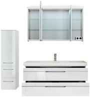 Badezimmermöbel-Set bestehend aus einem hohen Schrank, einem Waschtisch mit zwei Schubladen und einem Spiegelschrank mit offenen Türen, Frontalansicht.