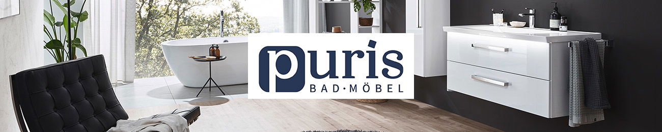 Modernes Bad mit Wanne, Waschbecken und Pflanzen, Marke „puris Bad-Möbel“