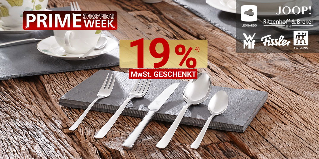 Elegantes Geschirr- und Besteck-Set auf rustikalem Holztisch, präsentiert im Rahmen der Prime Shopping Week