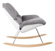 Moderne schommelstoel met grijze bekleding en witte zitting, zijaanzicht