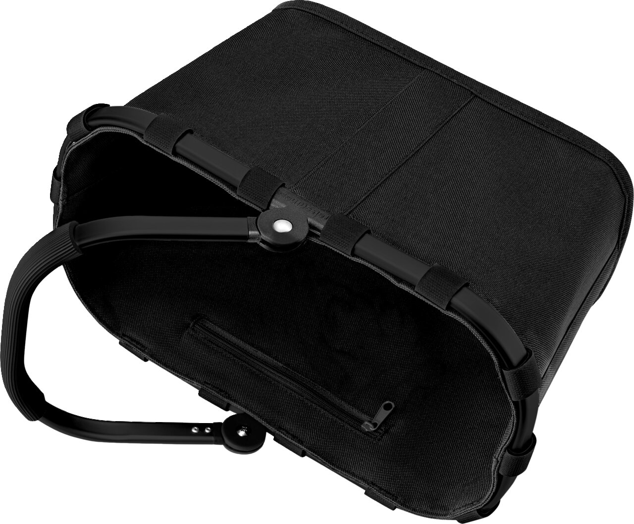 Schwarze Laptoptasche mit Tragegriff und Reißverschlussfach, schräg von oben in 3/4-Perspektive fotografiert.