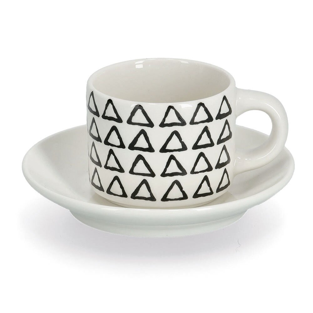 Espressotasse mit Untertasse, weiß mit schwarzen Dreiecksmustern, seitliche Perspektive