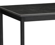 Moderner schwarzer Esstisch mit Metallgestell, seitliche Perspektive