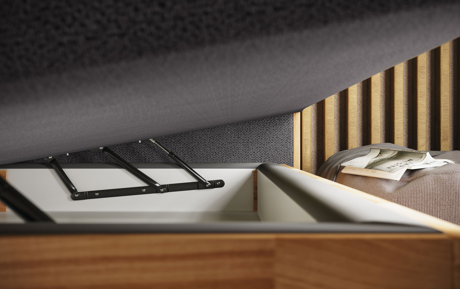 Nahaufnahme eines Boxspringbetts mit geöffneter Bettkastenfunktion, die den Stauraum und die Hebemechanik zeigt. Perspektive von der Seite.