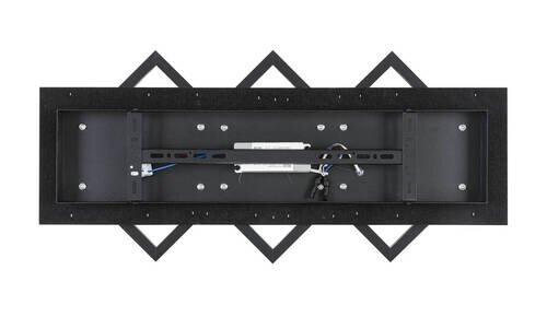 Achterkant van een rechthoekige led-plafondlamp met een zwart frame en zichtbare bedrading.