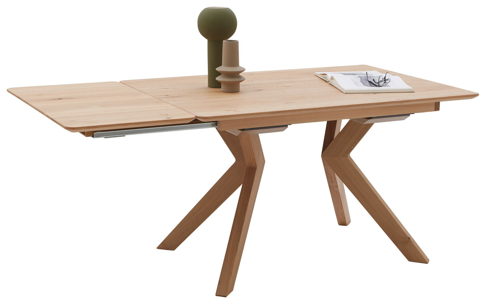 Moderner Esstisch aus Holz mit einzigartigen Z-förmigen Beinen, dekoriert mit Vasen und einem Buch, seitliche Perspektive.