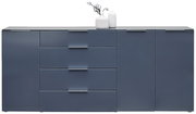 Modernes XL-Sideboard in dunklem Blau mit vier Schubladen und zwei Türen, dekoriert mit zwei weißen Vasen, Frontalansicht.