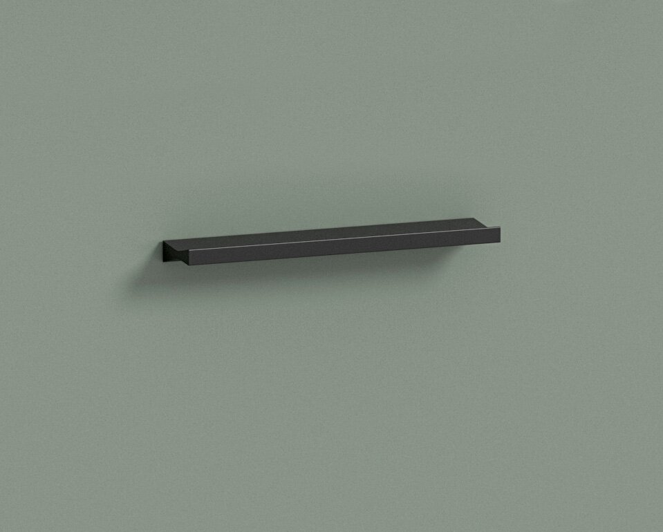 Schwarze, minimalistische Wandablage/Regal aus Metall an einer graugrünen Wand, seitliche Perspektive (leicht von links)