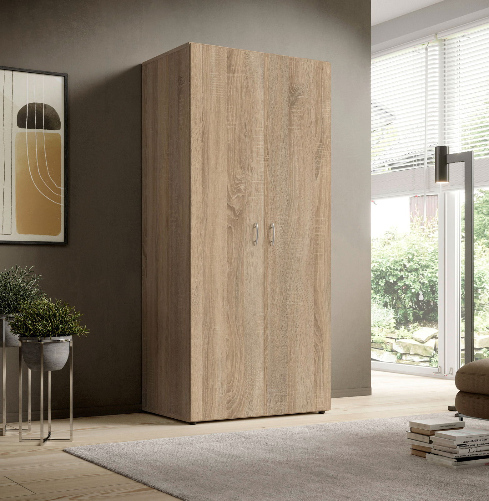 Zweiflügeliger Drehtürenschrank aus Holz in einem modernen Wohnzimmer, seitliche Perspektive.